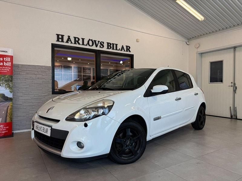 Vit Begagnad 2012 Renault Clio R.S. Halvkombi | 49 000 kr (Marknadspris) - Bild 1/4
