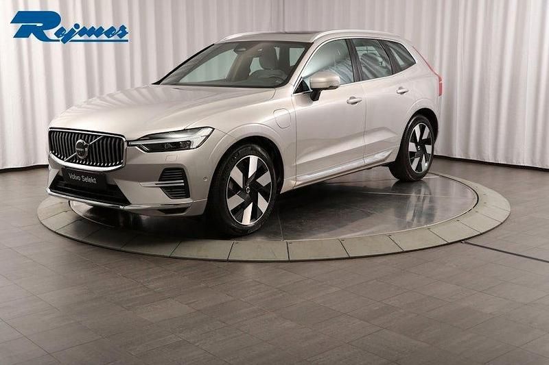 Silver Begagnad 2024 Volvo XC60 Plus SUV | 549 900 kr (Marknadspris) - Bild 1/4