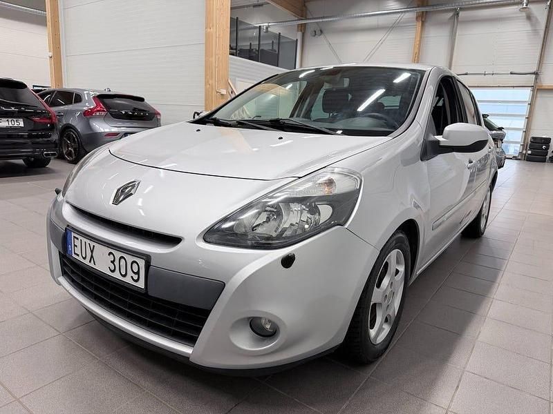 Begagnad Renault Clio R.S. 103 HK (75 kW) 2011 Silver Halvkombi