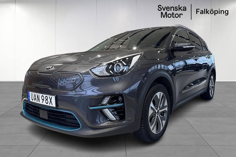 Grå Begagnad 2020 Kia e-Niro Advance SUV | 247 900 kr (Marknadspris) - Bild 1/4