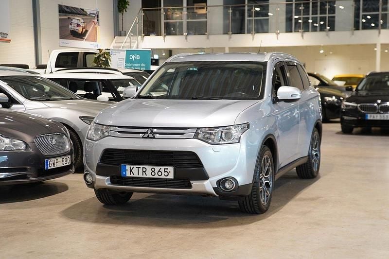 Silver Begagnad 2015 Mitsubishi Outlander SUV | 89 900 kr (Bra pris) - Bild 1/4