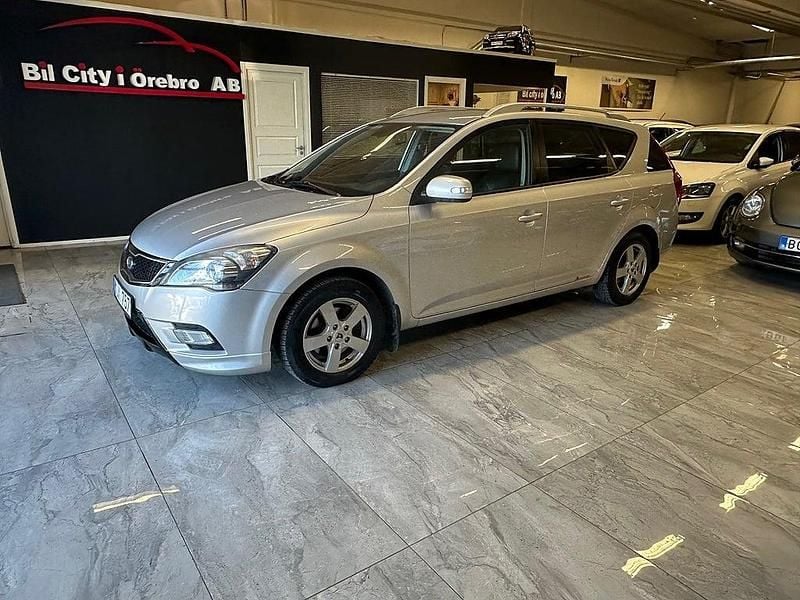 Begagnad Kia Ceed 128 HK (94 kW) 2012 Grå Halvkombi