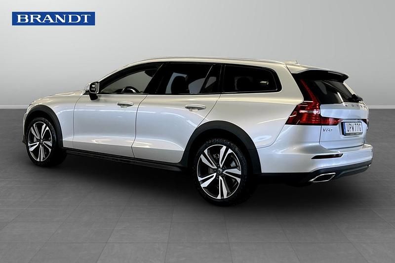 Begagnad Volvo V60 CC SE 192 HK (141 kW) 2019 Silver Kombi