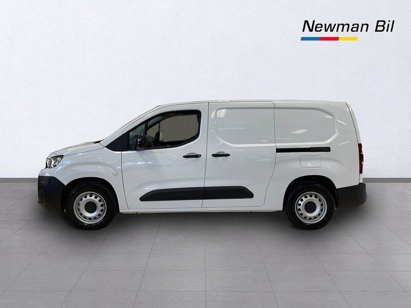 Begagnad Peugeot E-Partner 100 kW (136 HK) 2024 Vit Minibuss