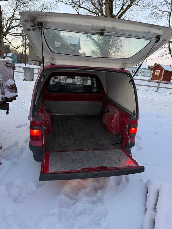 Begagnad VW Caddy 64 HK (47 kW) 2001 Minibuss