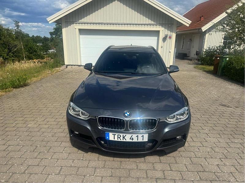 Grå Begagnad 2019 BMW 320 M Sport Kombi | 235 000 kr (Marknadspris) - Bild 1/4