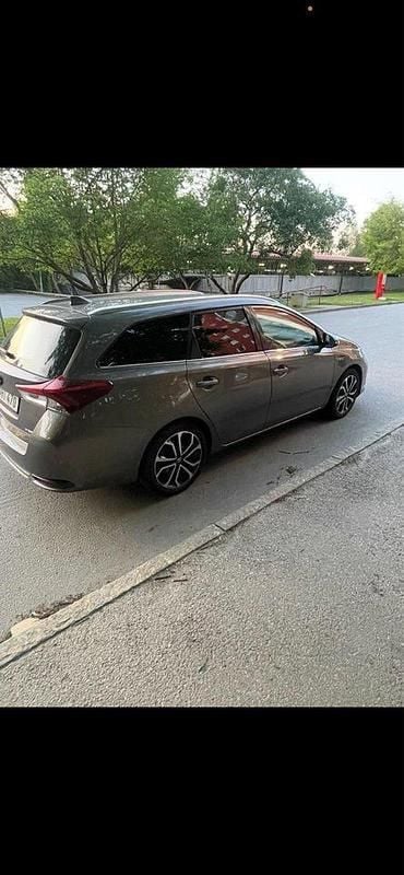 Grå Begagnad 2018 Toyota Auris Touring Sports Active Kombi | 115 000 kr (Marknadspris) - Bild 1/4