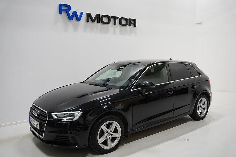 Svart Begagnad 2017 Audi A3 Sportback Proline Halvkombi | 144 800 kr (Marknadspris) - Bild 1/4