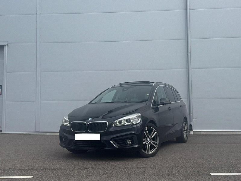 Svart Begagnad 2016 BMW 218 Gran Tourer Minibuss | 97 000 kr (Marknadspris) - Bild 1/4