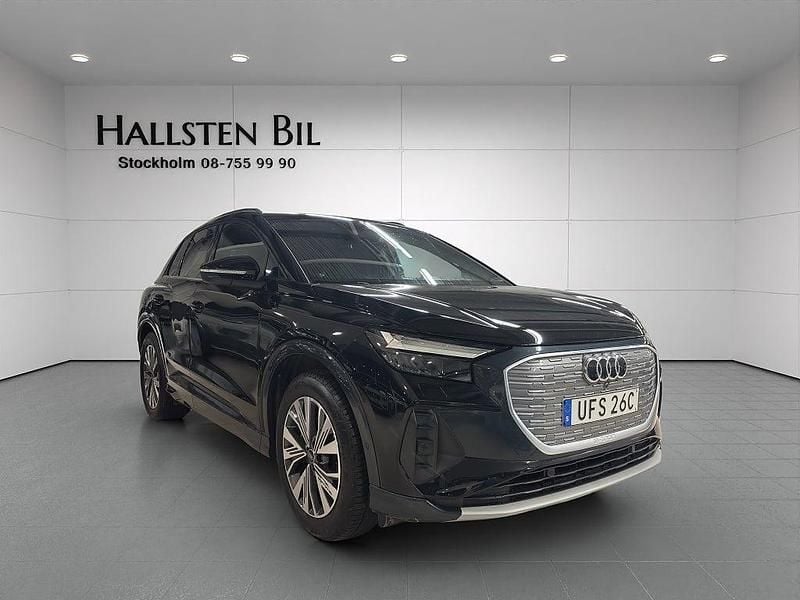 Begagnad Audi Q4 e-tron Advanced 150 kW (204 HK) 2023 Svart SUV