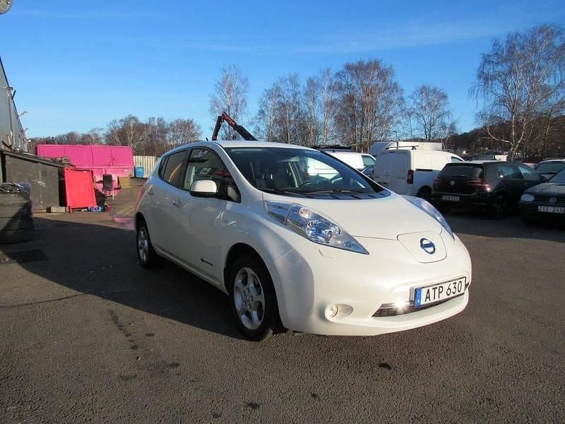 Begagnad Nissan Leaf 80 kW (109 HK) 2014 Vit Halvkombi