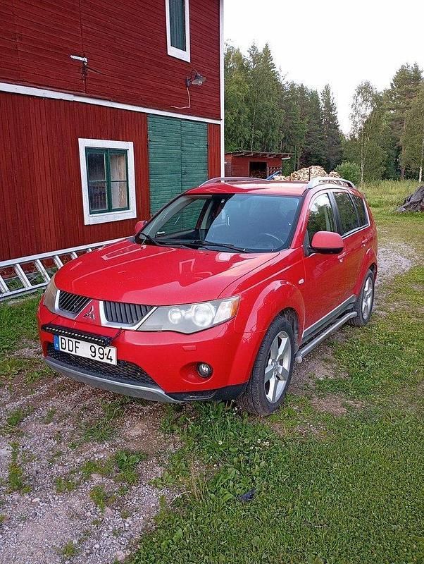 Röd Begagnad 2007 Mitsubishi Outlander SUV | 42 000 kr (Marknadspris) - Bild 1/4