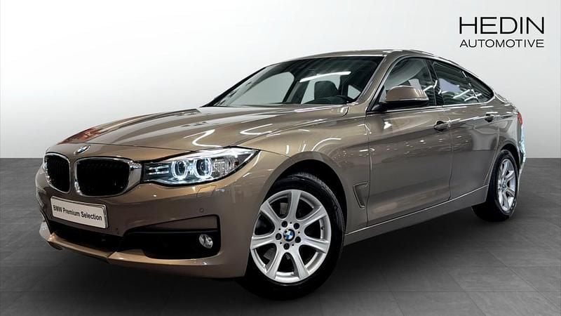 Ljusbrun (grey) Begagnad 2016 BMW 320 Gran Turismo Advantage Sedan | 218 700 kr (Bra pris) - Bild 1/4