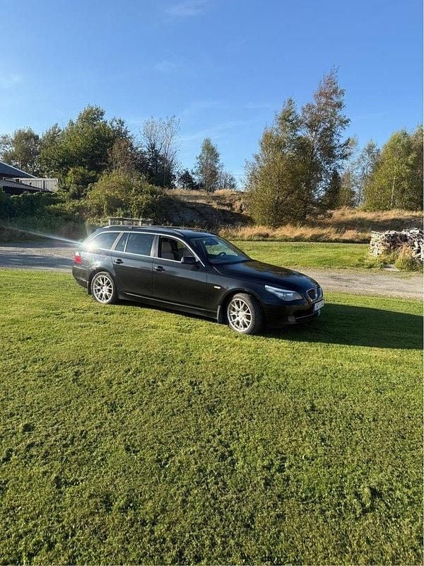 Svart Begagnad 2009 BMW 535 Kombi | 110 000 kr (Marknadspris) - Bild 1/4