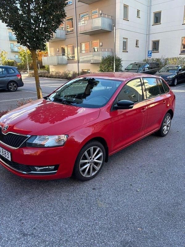 Röd Begagnad 2018 Skoda Rapid Halvkombi | 89 900 kr (Bra pris) - Bild 1/4