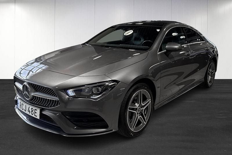 Mörkgrå (grey) Begagnad 2022 Mercedes CLA250e Premium Sedan | 359 900 kr (Marknadspris) - Bild 1/4