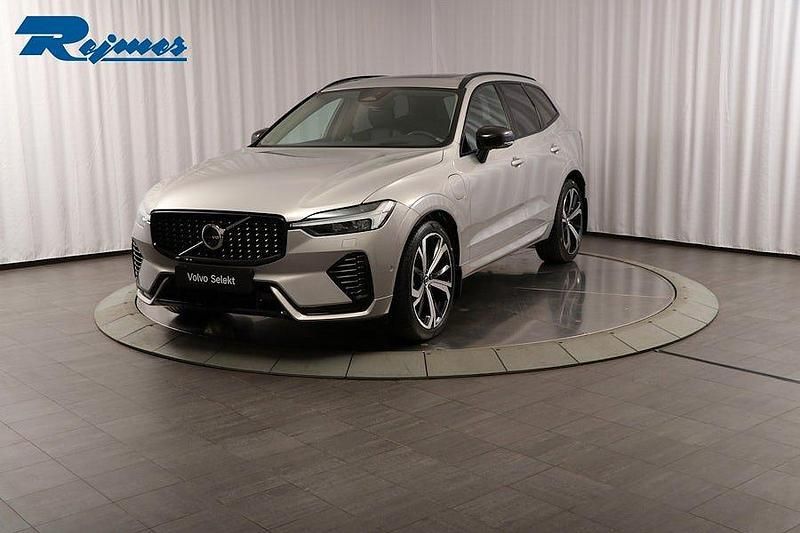 Silver (silver dawn metallic) Begagnad 2023 Volvo XC60 Ultimate SUV | 599 900 kr - Bild 1/4