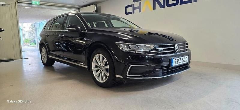 Svart Begagnad 2022 VW Passat GTE Kombi | 299 900 kr (Lite dyr) - Bild 1/4
