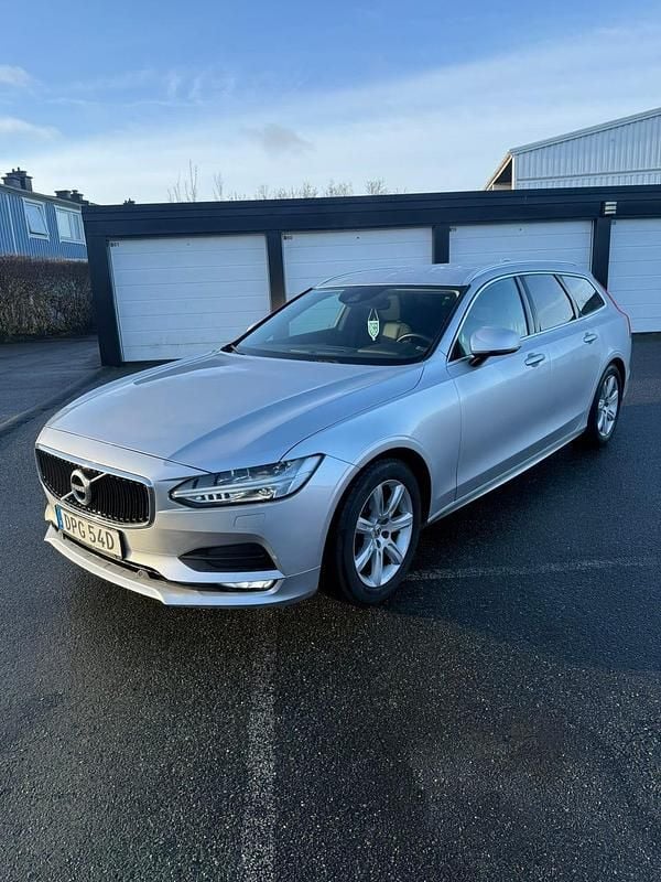 Begagnad 2020 Volvo V90 Momentum Kombi | 290 000 kr (Bra pris) - Bild 1/4