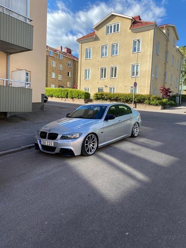 Begagnad BMW 325 218 HK (160 kW) 2009 Sedan