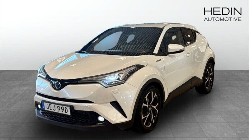 Vit (white) Begagnad 2018 Toyota C-HR SUV | 189 900 kr (Marknadspris) - Bild 1/4
