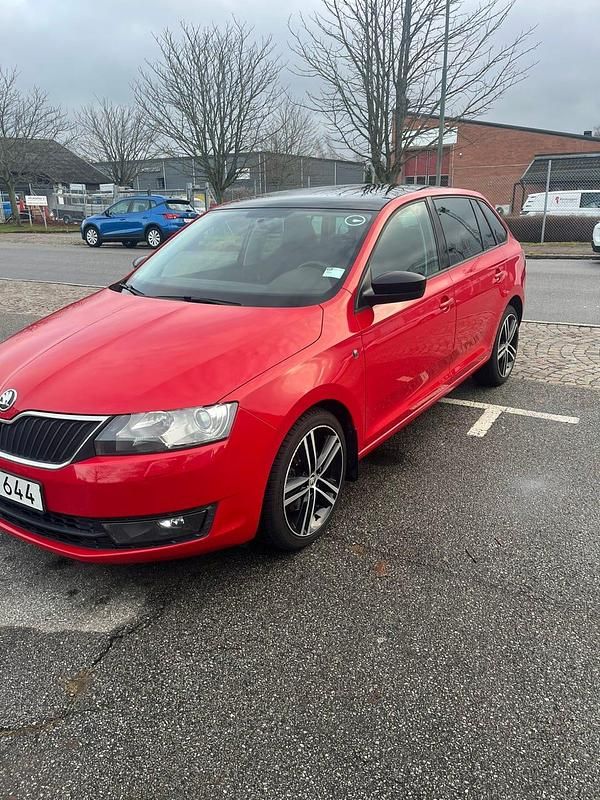 Begagnad 2014 Skoda Rapid Halvkombi | 87 000 kr (Dyr) - Bild 1/4