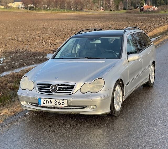 Silver Begagnad 2001 Mercedes C320 Avantgarde Kombi | 59 000 kr - Bild 1/4