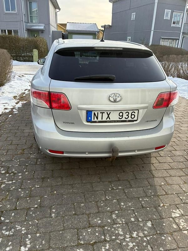 Begagnad Toyota Avensis 177 HK (130 kW) 2011 Kombi