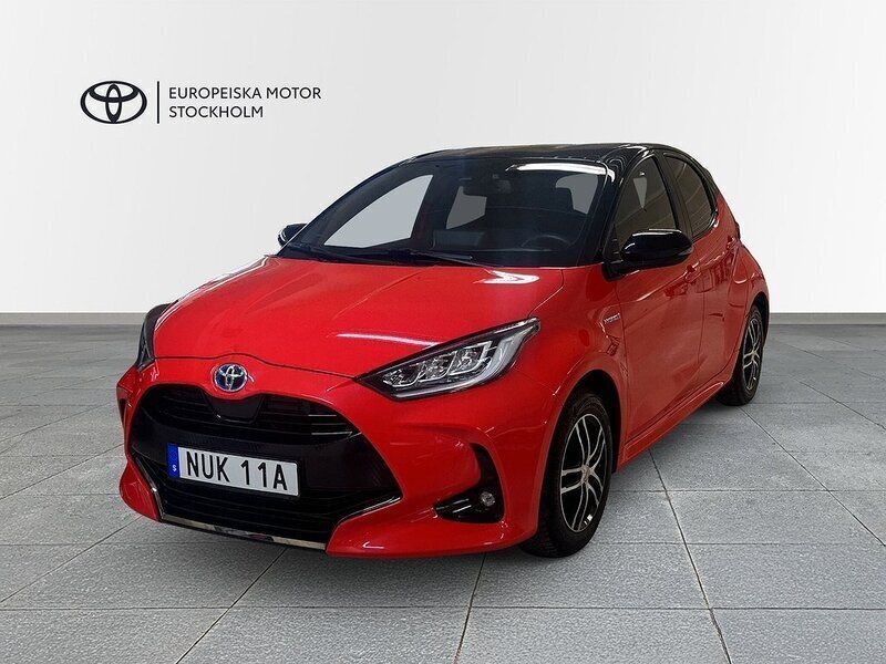 Svart Begagnad 2020 Toyota Yaris Hybrid Edition Halvkombi | 229 800 kr (Lite dyr) - Bild 1/3
