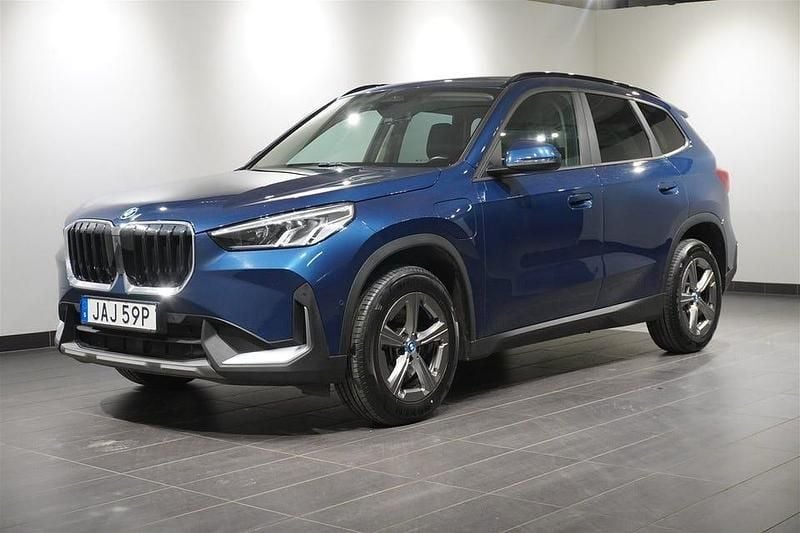 Phytonic blue Begagnad 2023 BMW X1 Shadowline SUV | 409 900 kr (Dyr) - Bild 1/4