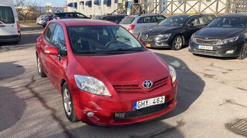Röd Begagnad 2012 Toyota Auris Plus Halvkombi | 48 500 kr (Bra pris) - Bild 1/3