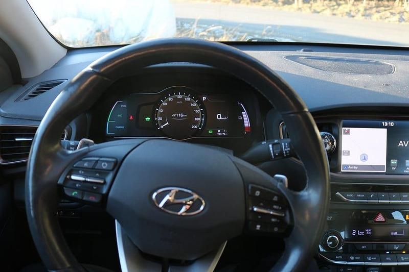 Begagnad Hyundai Ioniq 88 kW (120 HK) 2018 Halvkombi