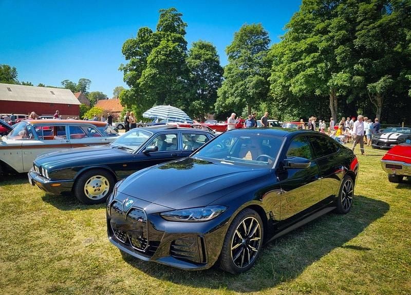 Svart Begagnad 2022 BMW i4 M Sport Sedan | 599 000 kr (Lite dyr) - Bild 1/4