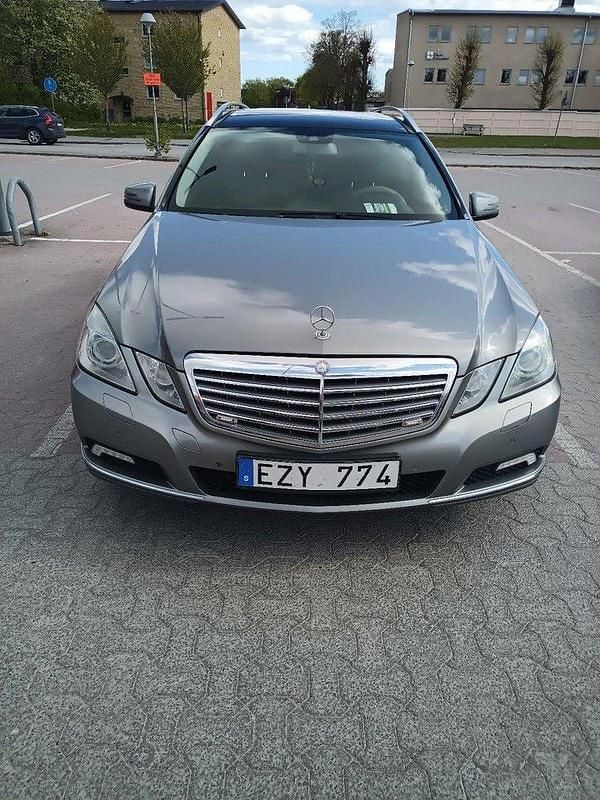 Grå Begagnad 2010 Mercedes E220 Kombi | 85 000 kr (Marknadspris) - Bild 1/4