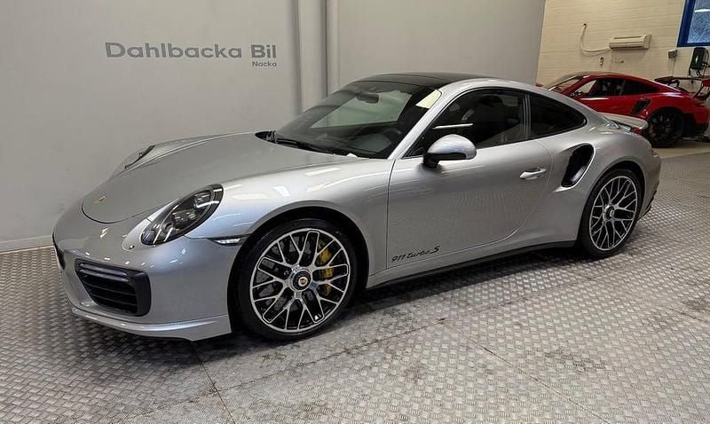 Silver Begagnad 2017 Porsche 911 Turbo S Sportkupé | 1 695 000 kr - Bild 1/4