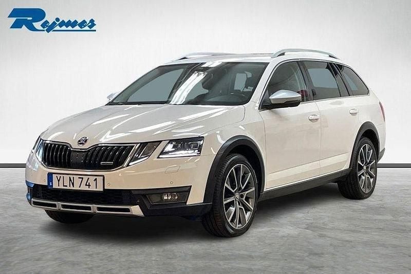 Vit Begagnad 2017 Skoda Octavia Scout Kombi | 163 100 kr (Marknadspris) - Bild 1/4