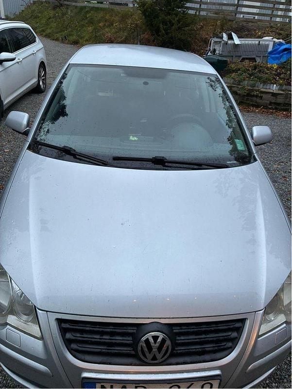 Silver Begagnad 2007 VW Polo Comfortline Halvkombi | 20 000 kr (Bra pris) - Bild 1/4