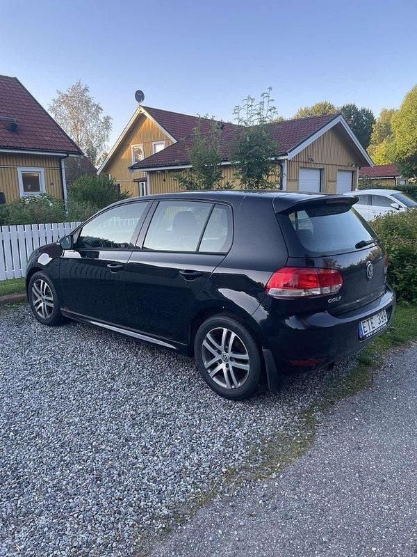 Svart Begagnad 2013 VW Golf VII Halvkombi | 54 000 kr (Superpris) - Bild 1/4