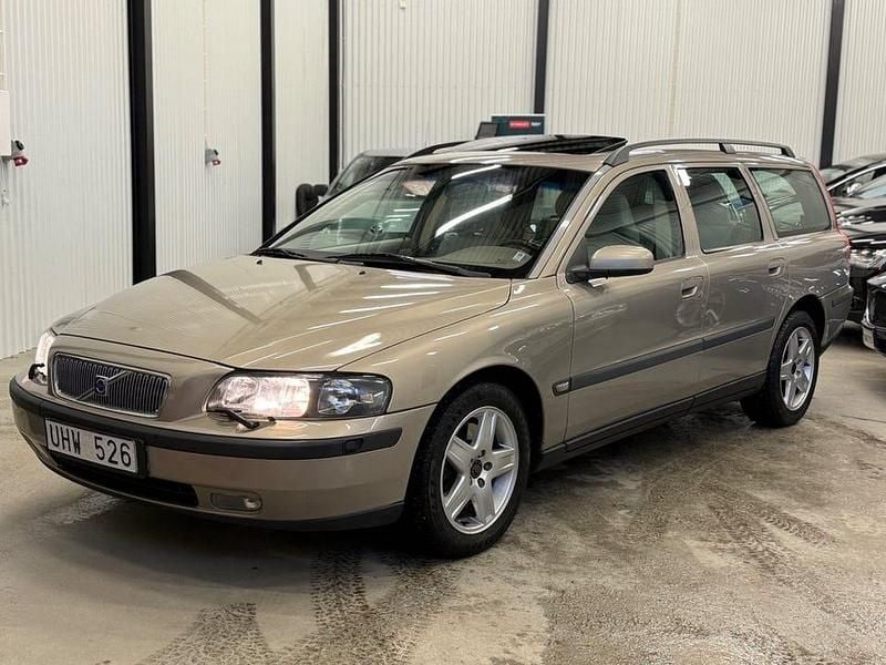 Brun Begagnad 2004 Volvo V70 Business Edition Kombi | 29 400 kr (Marknadspris) - Bild 1/4