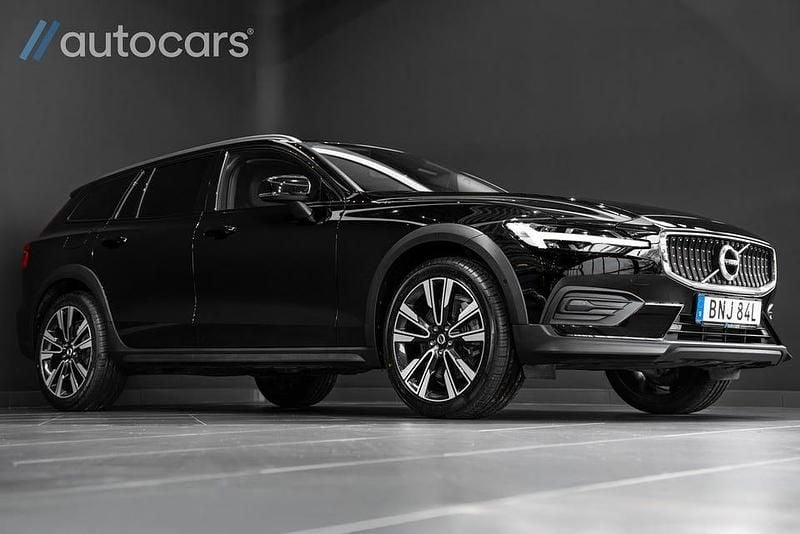 Begagnad Volvo V60 CC 197 HK (144 kW) 2021 Svart Kombi
