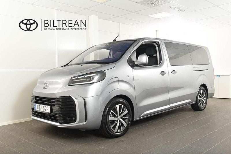 Grå Ny 2024 Toyota Proace Verso Premium Kombi | 409 900 kr (Superpris) - Bild 1/4