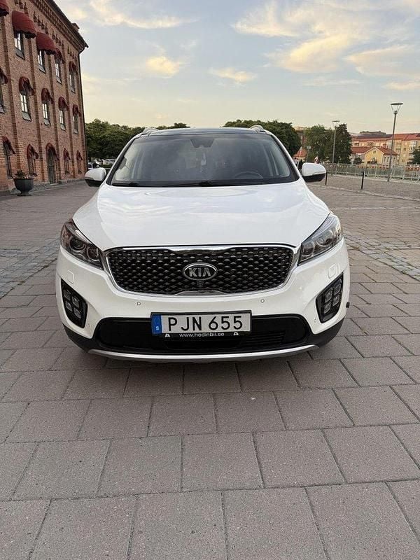Vit Begagnad 2017 Kia Sorento SUV | 235 000 kr (Bra pris) - Bild 1/4