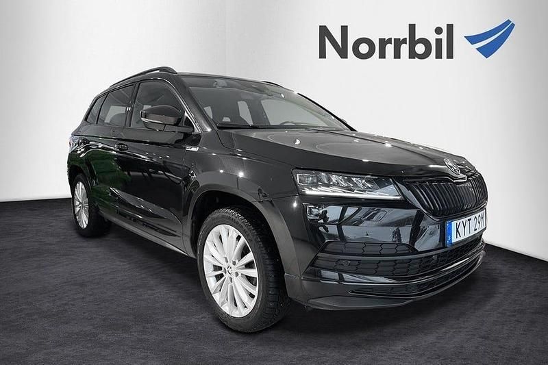 Svart Begagnad 2019 Skoda Karoq SportLine SUV | 279 900 kr (Marknadspris) - Bild 1/4