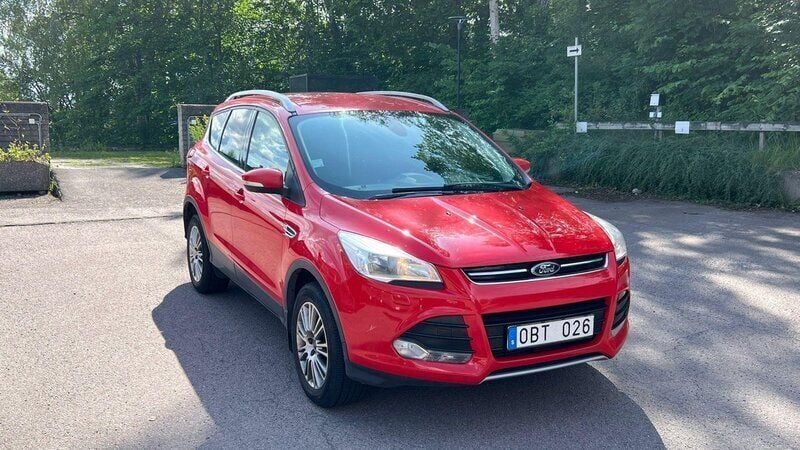 Röd Begagnad 2014 Ford Kuga Titanium SUV | 80 000 kr (Superpris) - Bild 1/4