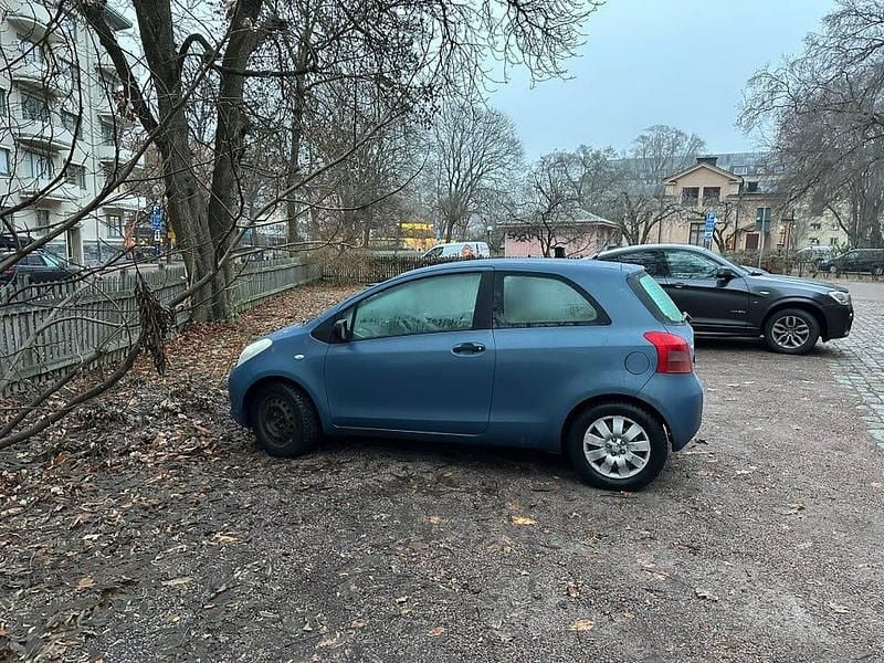 Begagnad 2006 Toyota Yaris Halvkombi | 28 000 kr (Marknadspris) - Bild 1/4