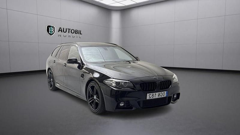 Svart Begagnad 2016 BMW 520 Performance Kombi | 208 000 kr - Bild 1/4