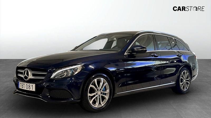 Mörkblå (blue) Begagnad 2017 Mercedes C350 Kombi | 199 900 kr - Bild 1/4