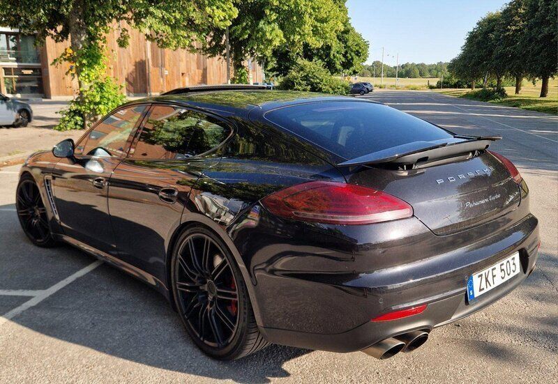 Svart Begagnad 2014 Porsche Panamera Turbo Sedan | 419 000 kr (Marknadspris) - Bild 1/4