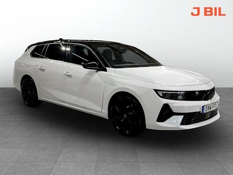 White jade Begagnad 2024 Opel Astra Edition Kombi | 289 900 kr (Marknadspris) - Bild 1/4