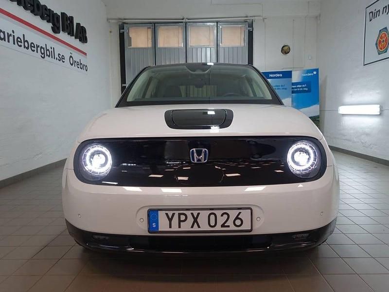 Begagnad Honda e Advance 113 kW (154 HK) 2020 Vit Halvkombi